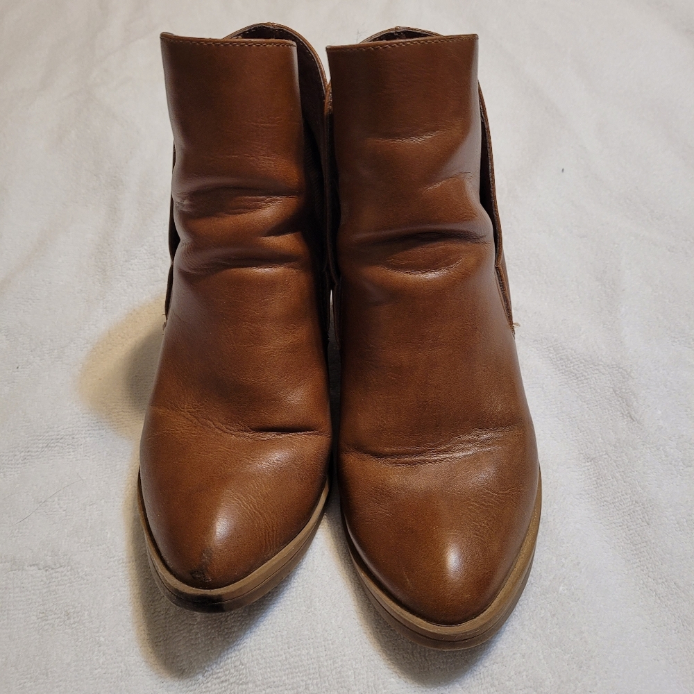 Brown ankle boots APT 9